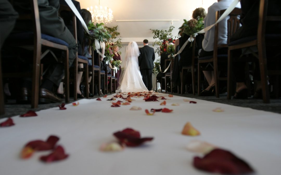 Conheça as principais curiosidades sobre a cerimônia de casamento